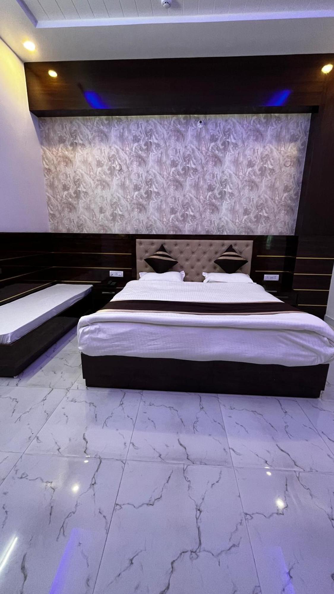 Hotel Mangalam Grand Lucknow Exterior foto