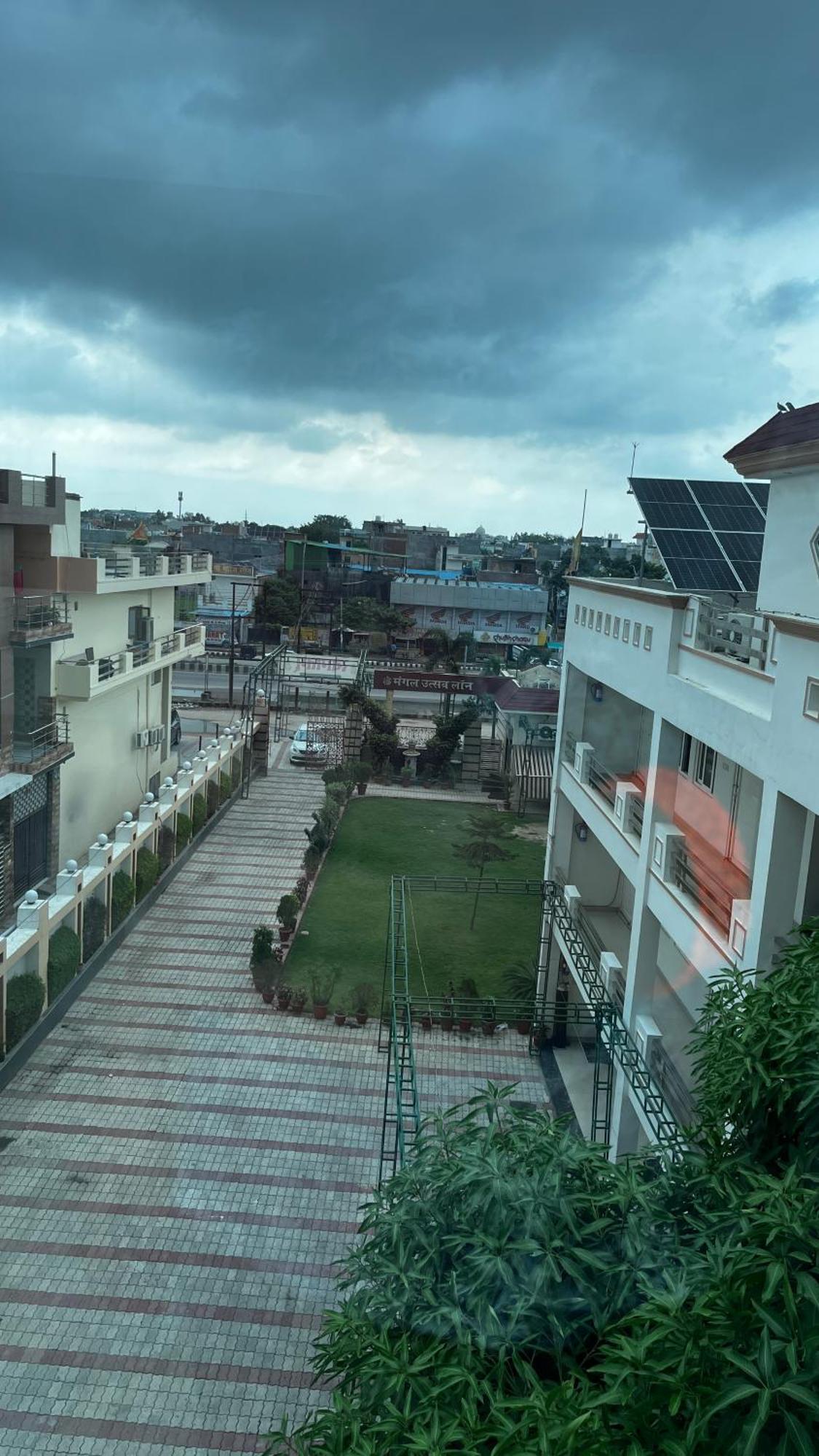 Hotel Mangalam Grand Lucknow Exterior foto