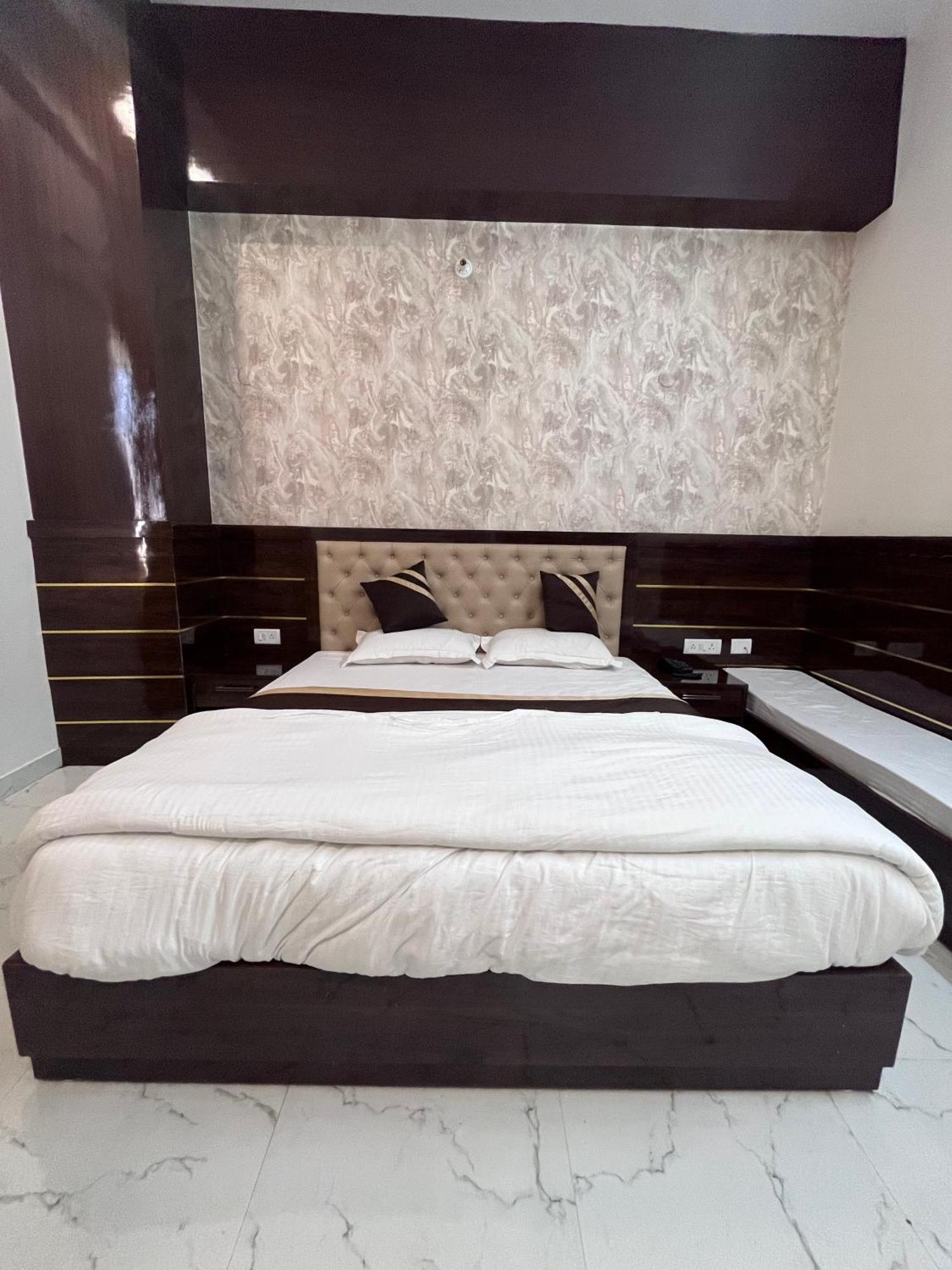Hotel Mangalam Grand Lucknow Exterior foto